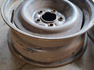 lot 1101 image: Lot of (1) 16 Steel 5-Lug Rim