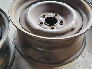 lot 1102 image: Lot of (1) 16 Steel 5-Lug Rim