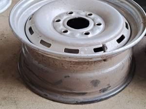 lot 1105 image: Lot of (1) 17 Steel 6-Lug Rim