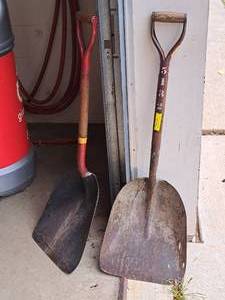 lot 1107 image: Lot of (2) Scoop Shovels