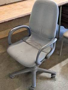 lot 1125 image: Lot of (1) Rolling Office Arm Chair