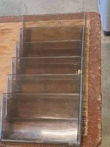 lot 1131 image: Plastic Organizer Rack