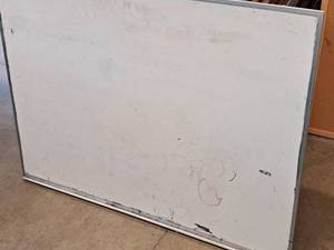 lot 1136 image: Dry Erase Board