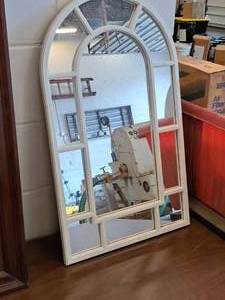 lot 1139 image: Decorative Arched Wall Mirror