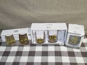 lot 113 image: Cheers King and Queen This is My Happy Glass- Mug and Wine Glass set ( 5 Glasses)