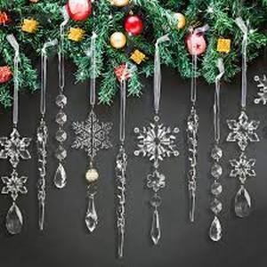 lot 144 image: Set of Crystal Style Icicle Snow Flake Christmas Garland and Ornaments