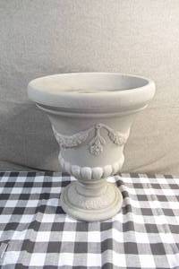 lot 138 image: Large Plastic Planter Flower Pot Base 22 x 18