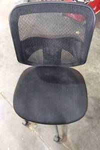 lot 148 image: Mesh Cool Back Office Chair w 4 Adjustment Features-Black