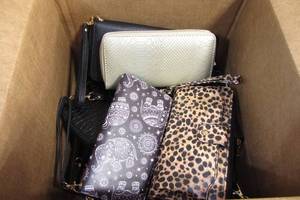 lot 175 image: 12 x 12 x 12 Carton of Womens Hand Bags-Majority Black- Various Colors and Patterns