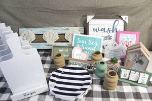 lot 176 image: Apple Box Full of Various Home Decor