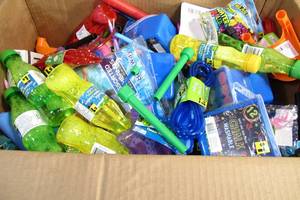lot 186 image: 12 x 13 x 22 Box Kids Toys and Activities