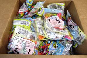 lot 187 image: 12 x 12 x 12 Box of Bubbles and Balloons