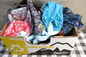 lot 206 image: Apple Box of Womens Shoulder Hand Bags
