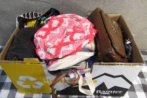 lot 208 image: Apple Box of Womens Shoulder Hand Bags