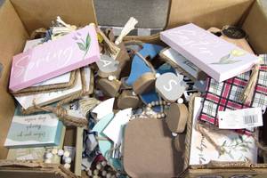 lot 211 image: Apple Box Full of Home Decor Hangers and Plaques