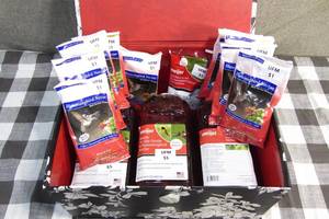 lot 224 image: Gift Box Full of Liquid and Powder Humming Bird Feed