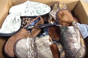 lot 225 image: 11 x 18 x 19 Box of Mens and Womans Slippers