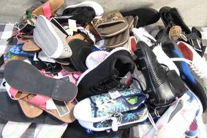 lot 226 image: 17 x 15 x 14 Box of Mens Womens Kids Shoes and Flips Flops