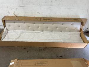 lot 51 image: Beige Tufted Upholstered Twin Size Daybed