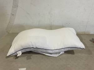 lot 262 image: HOOMQING King Size Bed Pillow - White