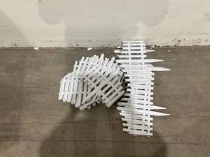 lot 176 image: Finderomend Garden Fence - White