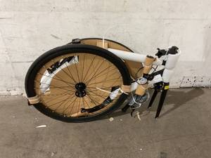 lot 45 image: 6KU Track Large Fixed Gear Bicycle - Black