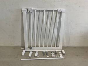 lot 291 image: Safety 1st Easy Install 28 High Walk Thru Gate - White