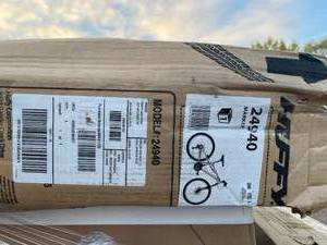 lot 511 image: Wholesale Pallet of Assorted Miscellaneous Items and Incomplete Furniture