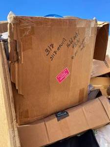 lot 513 image: Wholesale Gaylord of Assorted Miscellaneous Items