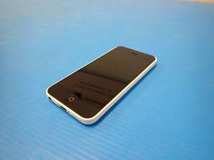 lot 11 image: Apple Iphone 5c A1532  8GB of storage  Carrier status unlocked  No charger