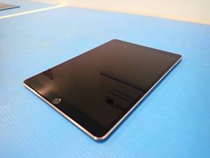 lot 17 image: Apple&nbspA1709 Ipad Pro 10.5  64GB of storage  Includes power cable