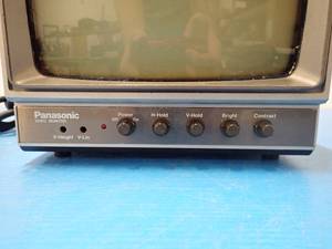 lot 42 image: Panasonic&nbspTR-930 CRT Television  Vintage style still functional