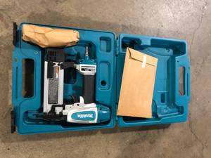 Makita Pneumatic 18-Gauge 2 in. Brad Nailer   Customer Returns See Pictures