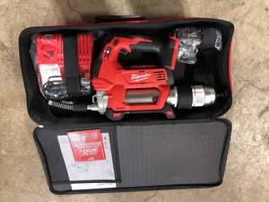 Milwaukee M18 18V Lithium-Ion Cordless Grease Gun 2-Speed with (1) 1.5Ah Batteries, Charger, Tool Bag     Customer Returns See Pictures