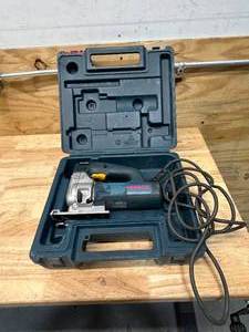 lot 33 image: BOSCH 1587AVS Jigsaw with Case