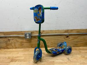 lot 70 image: DIEGO 3 Wheeled Scooter
