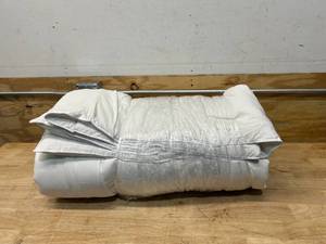 lot 73 image: King Comforter- White