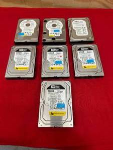 lot 113 image: WESTERN DIGITAL Lot of 7-  320GB Hard Drives