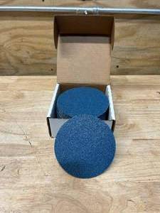 lot 121 image: NORTON Box of 50 Bluemag 6 Dia Stick and Sand Discs