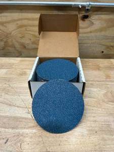 lot 122 image: NORTON Box of 50 Bluemag 6 Dia Stick and Sand Discs