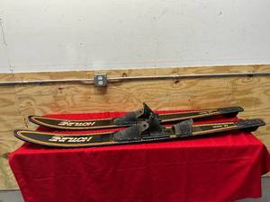 lot 19 image: HOTLINE HL 2000 Set of Skis by Kidder