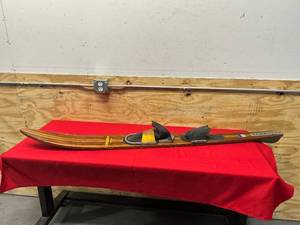 lot 7 image: Vintage OBRIEN 70 Competition Slalom Ski