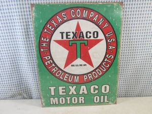 lot 15 image: (C-2) Texaco Motor Oil Tin Sign - N...