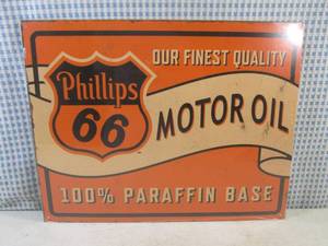 lot 20 image: (C-2) Phillips 66 Motor Oil Tin Sig...