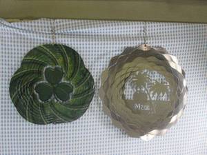 lot 27 image: (CSB) 2 Metal Wind Spinners Green C...