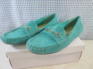 lot 32 image: (CSB) Isaac Mizrahi Live Suede Wom...