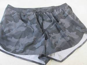 lot 43 image: (EC1) Old Navy Active Dark Camo Pri...
