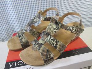lot 50 image: (CS) Vionic Glenda Natural Snake Wo...