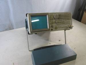 lot 51 image: (F-1) Tektronix 2714 Spectrum Analy...