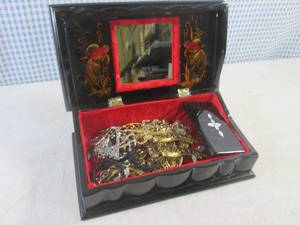 lot 67 image: (C-4) Jewelry Box with Costume Jewe...